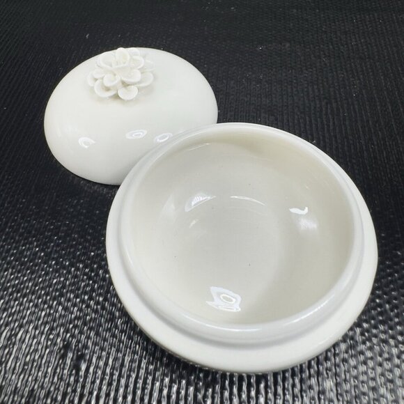 Vintage Italian Pottery Trinket Dish Holder With Applied Flower Lid Pill Holder - Picture 8 of 9